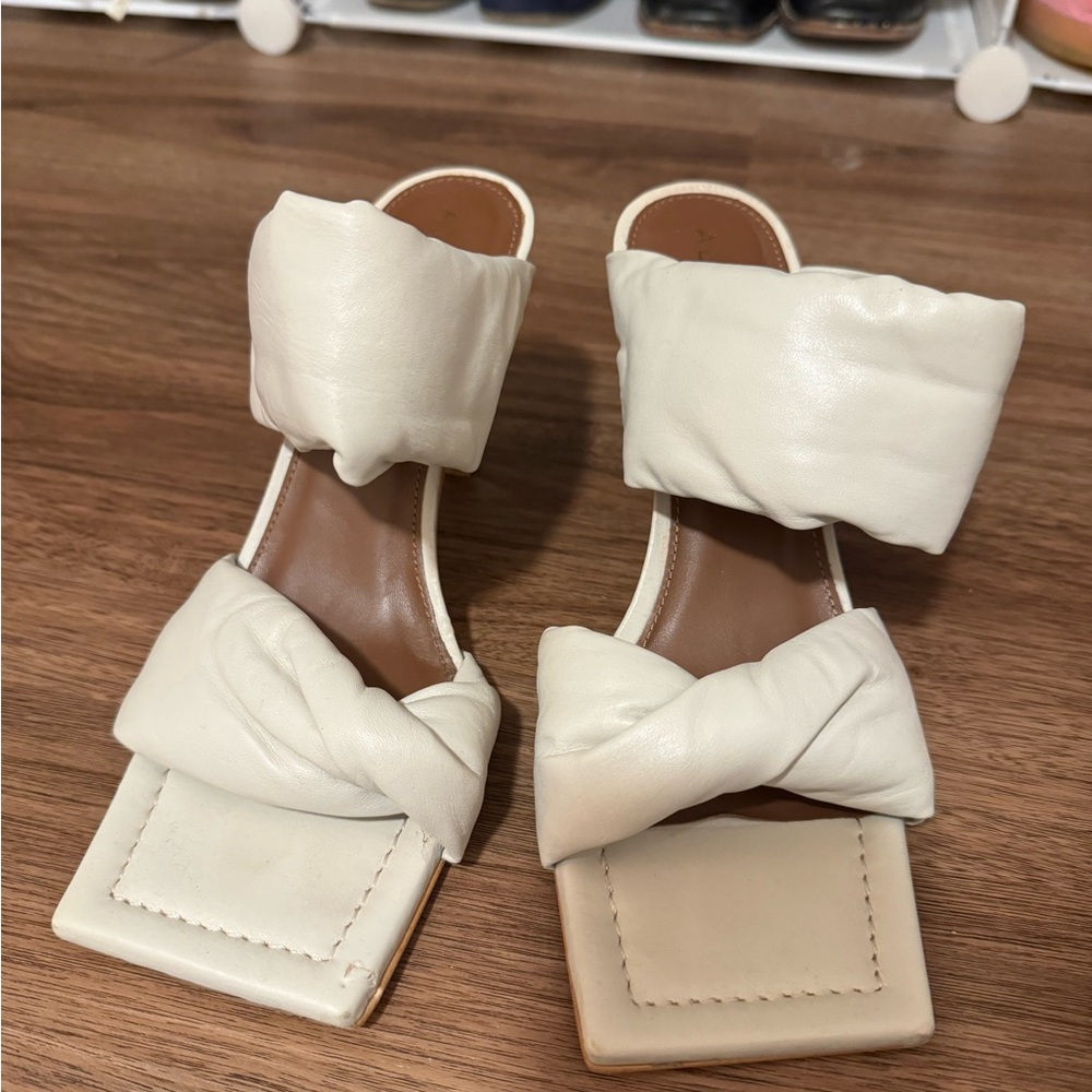ALOHAS Square Toe Puffy Sandals